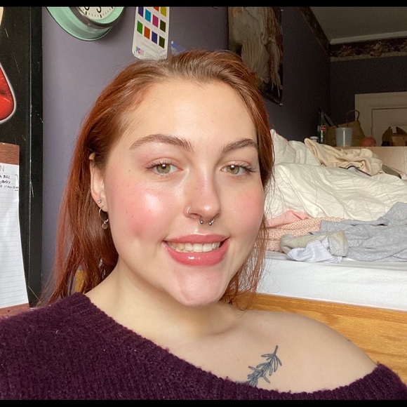 Meet your Posher, Carly - Picture 1 of 1